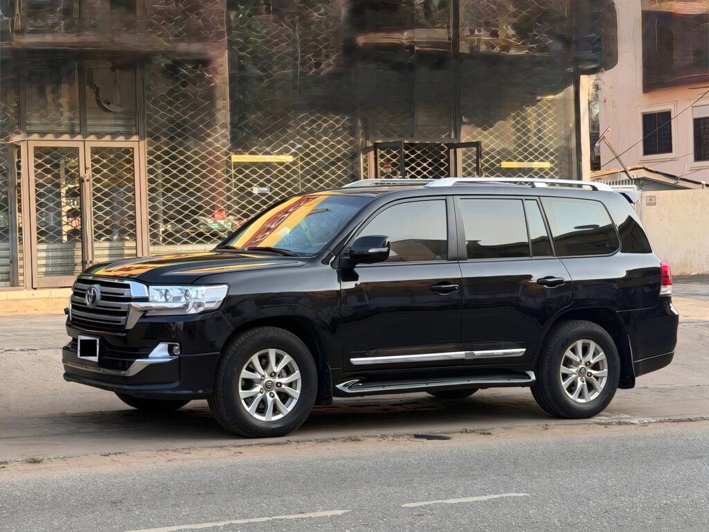 Black V8 Toyota Land Cruiser